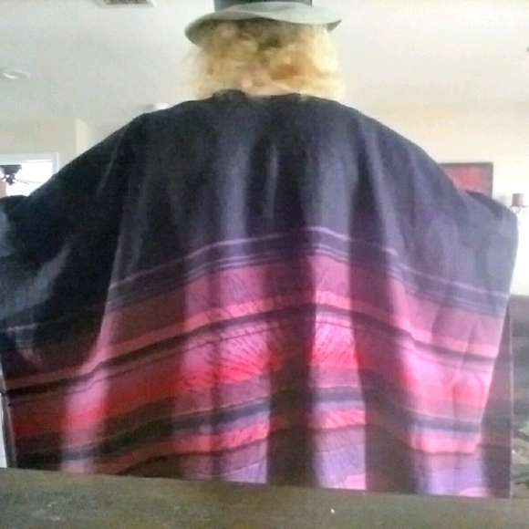 A wrap - Picture 2 of 6